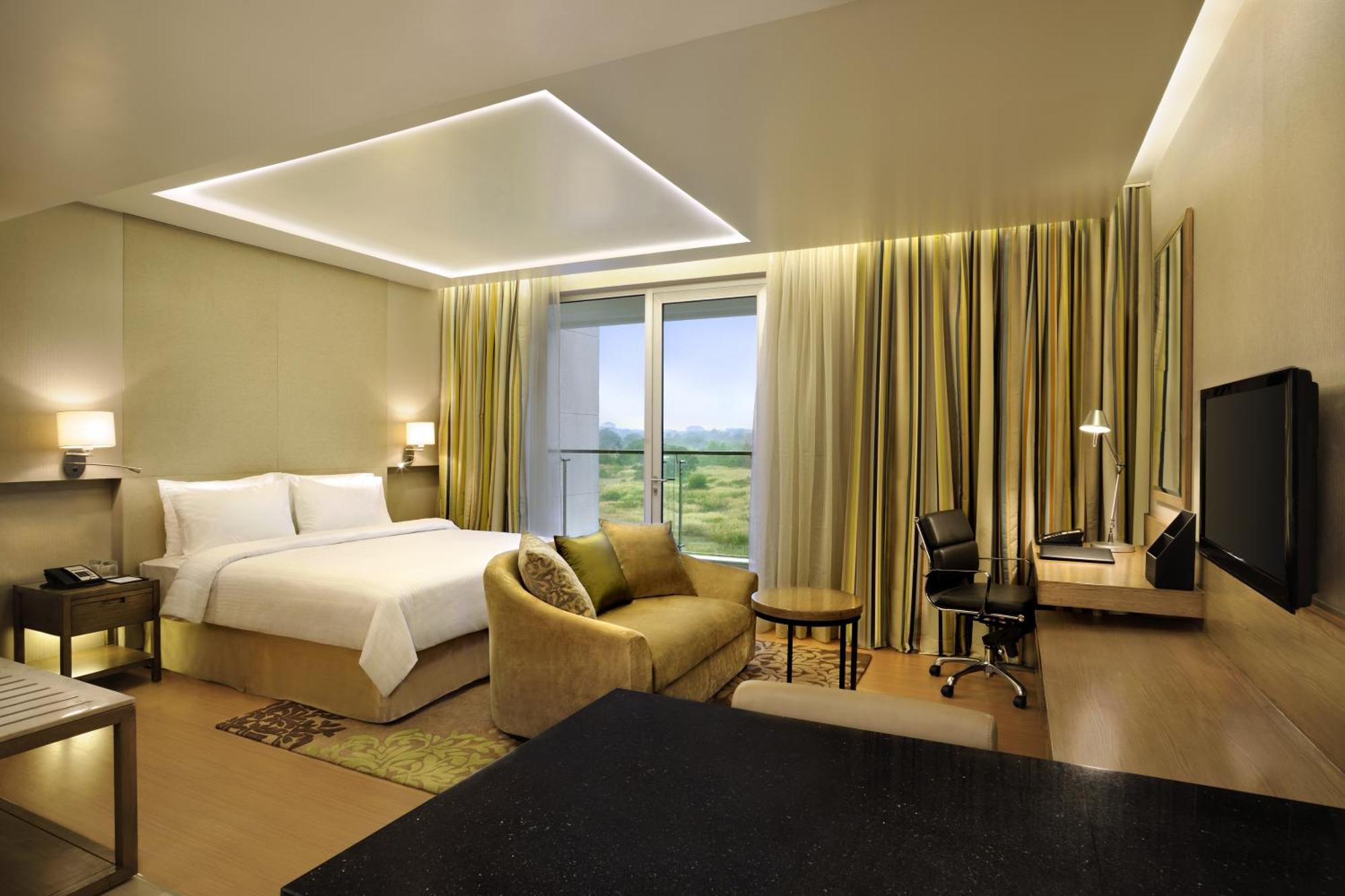 Doubletree Suites By Hilton Bengaluru Outer Ring Road Bagian luar foto